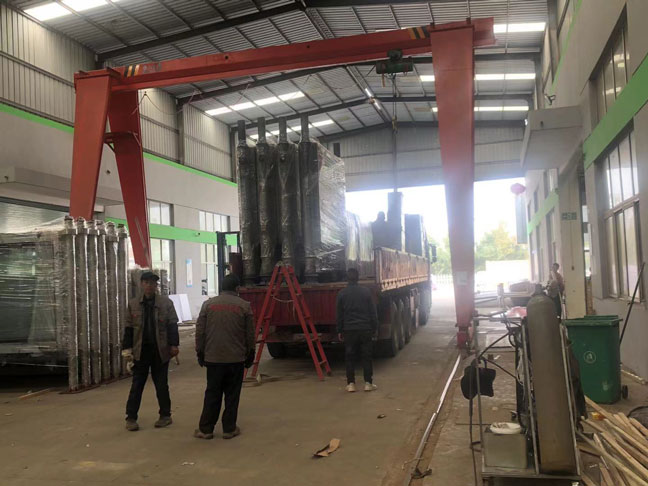 公(gōng)交候車亭發貨