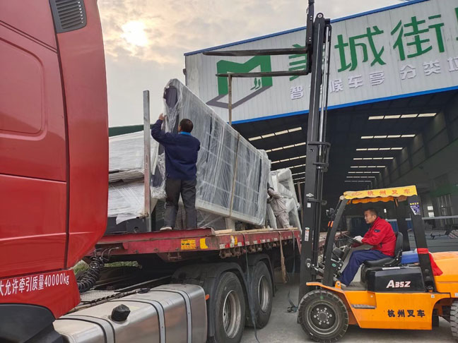 惠(huì)安第三批候車亭發貨