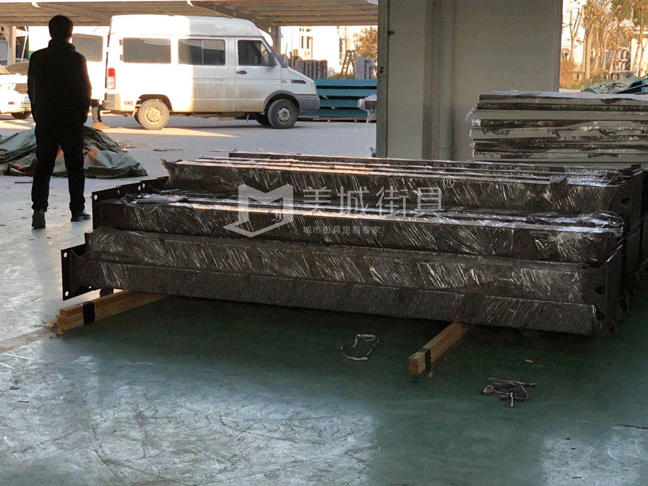 湖北公交(jiāo)站台發貨