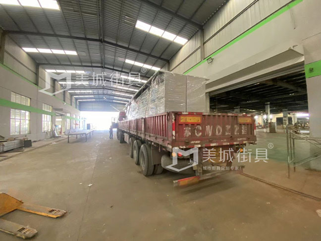 2024.1.27山東青島垃圾箱智慧(huì)垃(lā)圾房發(fā)貨案例