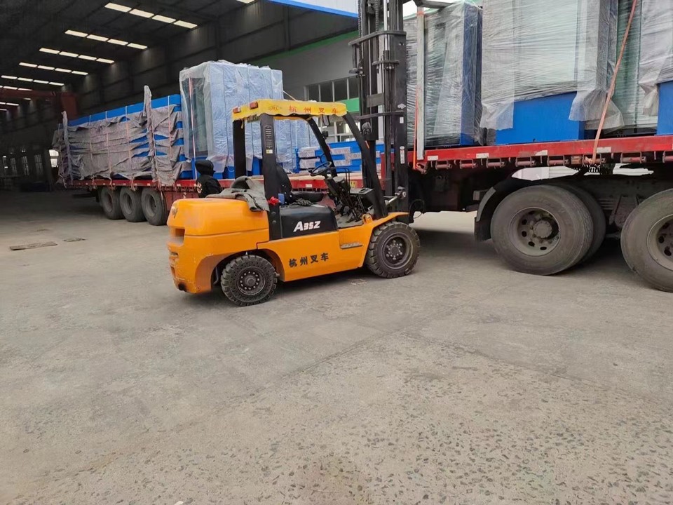 公交(jiāo)車候車亭發貨圖 公交車候車亭發貨圖