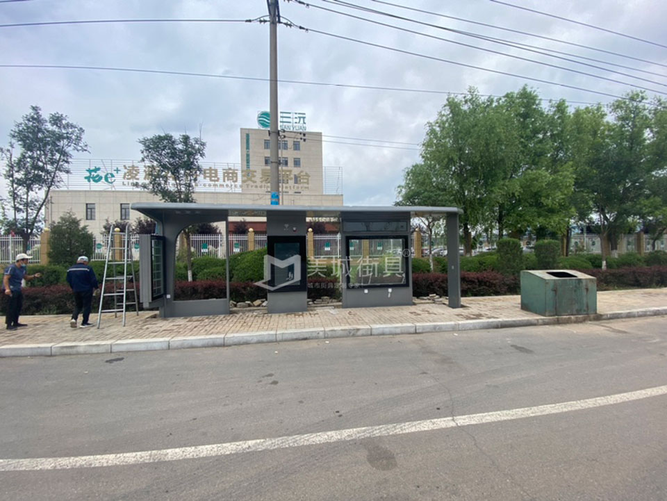 遼寧候車亭安裝現場圖 遼寧候車亭(tíng)安裝現(xiàn)場圖