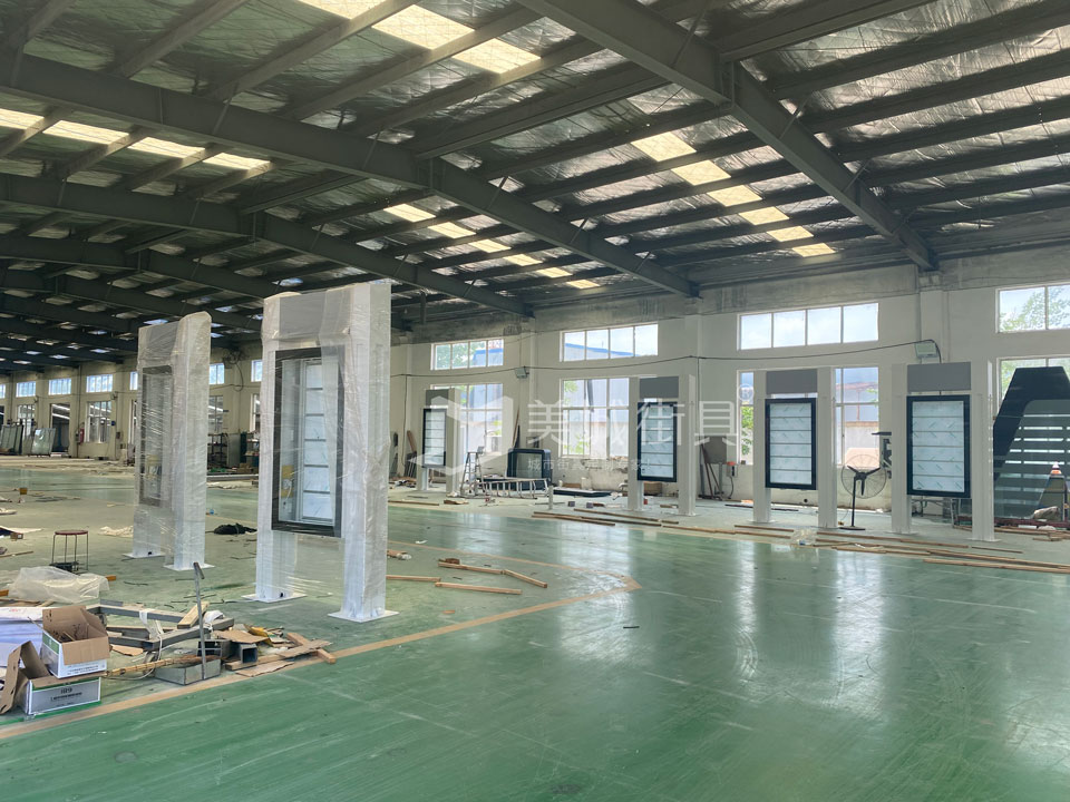 2022.7.1號美(měi)城街具(jù)供應徐州公交候車(chē)亭發貨現場 2022.7.1號91抖阴下载_街具供應徐州公交候車亭發(fā)貨(huò)現場