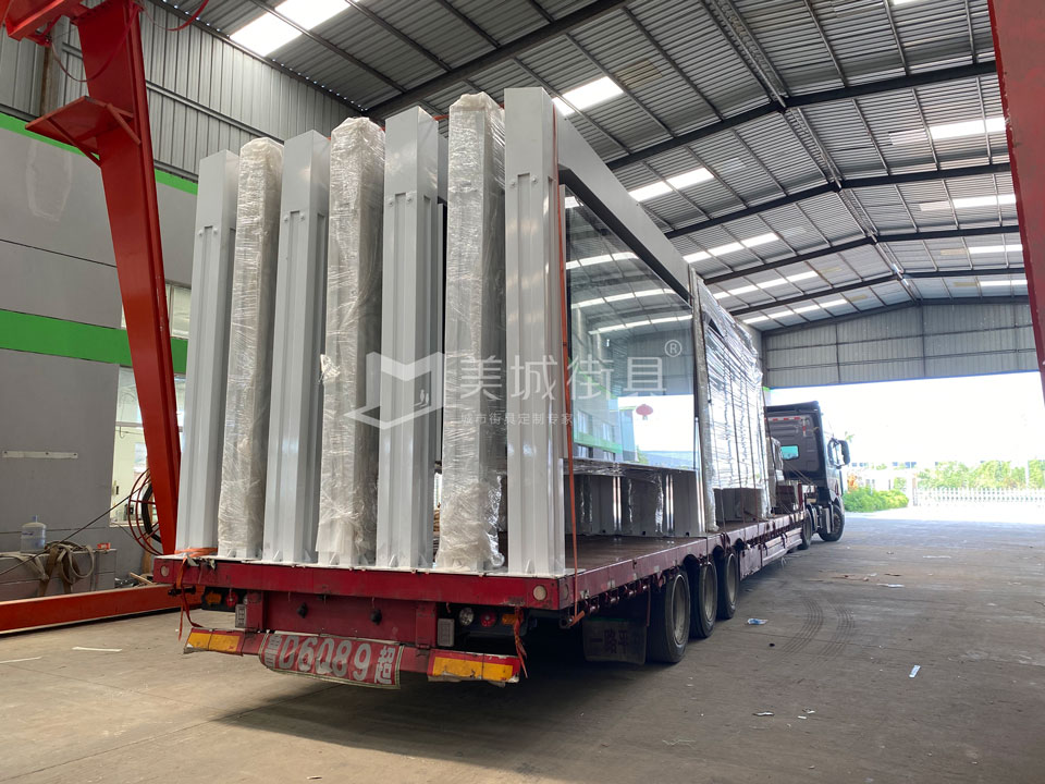 2022.7.1號(hào)美(měi)城街具供應徐州公交候(hòu)車亭發(fā)貨現場 2022.7.1號91抖阴下载_街具供應徐州公交候車亭發貨現場