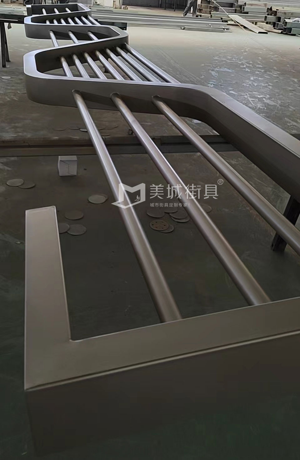 南京道路護欄發(fā)貨 南京(jīng)道路護欄(lán)發貨