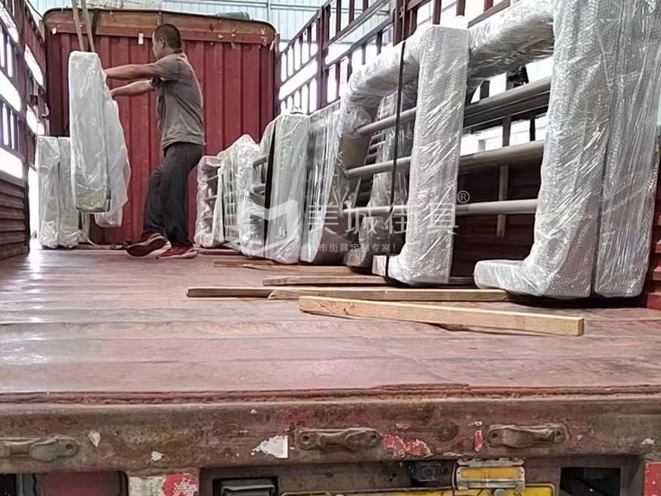 南京(jīng)道路護欄發(fā)貨 南京道路護(hù)欄發貨