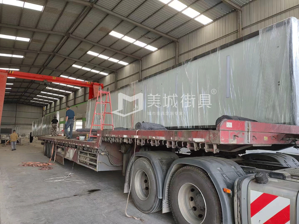 2022.9.2191抖阴下载_街具供(gòng)應蘇(sū)州(zhōu)公交車候車亭發貨現場 2022.9.2191抖阴下载_街具供應蘇州公交車候車亭發貨現場